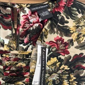 Chelsea & Theodore Multicolor Floral Top